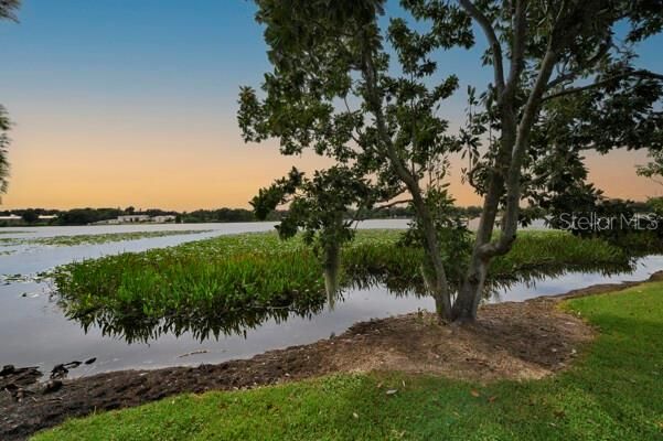 En Venta: $245,000 (3 camas, 3 baños, 2004 Pies cuadrados)