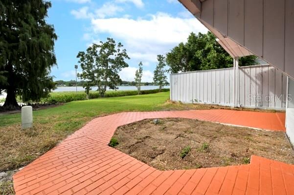 En Venta: $245,000 (3 camas, 3 baños, 2004 Pies cuadrados)