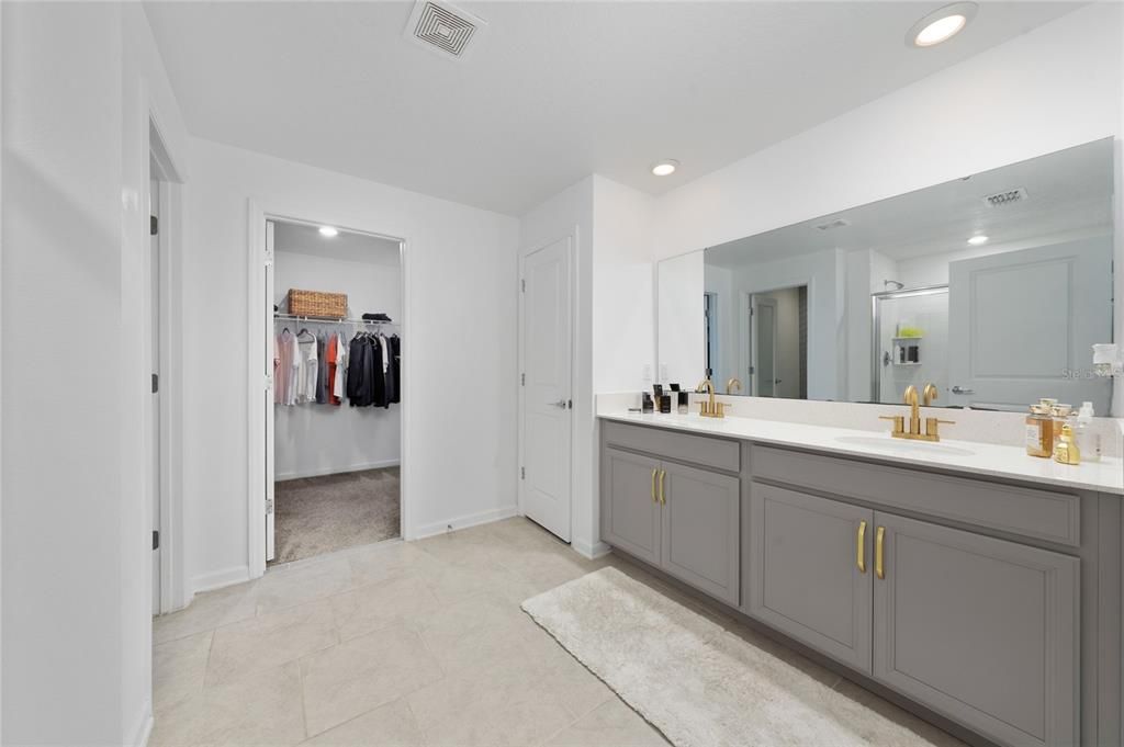 For Sale: $385,000 (4 beds, 2 baths, 1950 Square Feet)