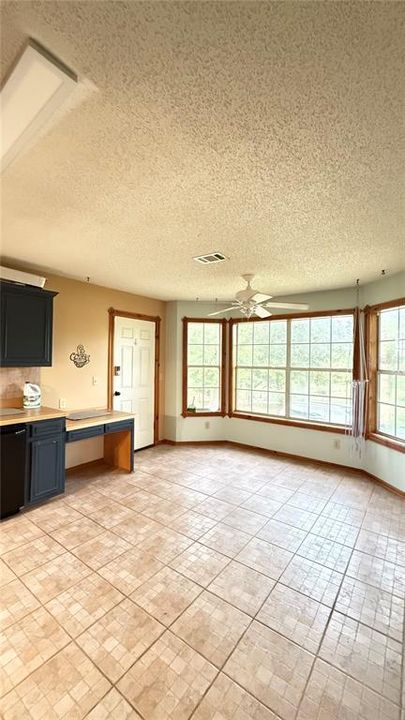 待售: $295,000 (3 贝兹, 2 浴室, 1312 平方英尺)