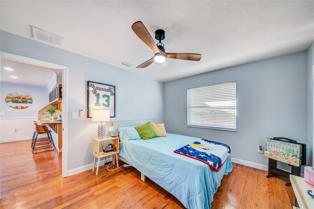 待售: $595,000 (2 贝兹, 2 浴室, 980 平方英尺)