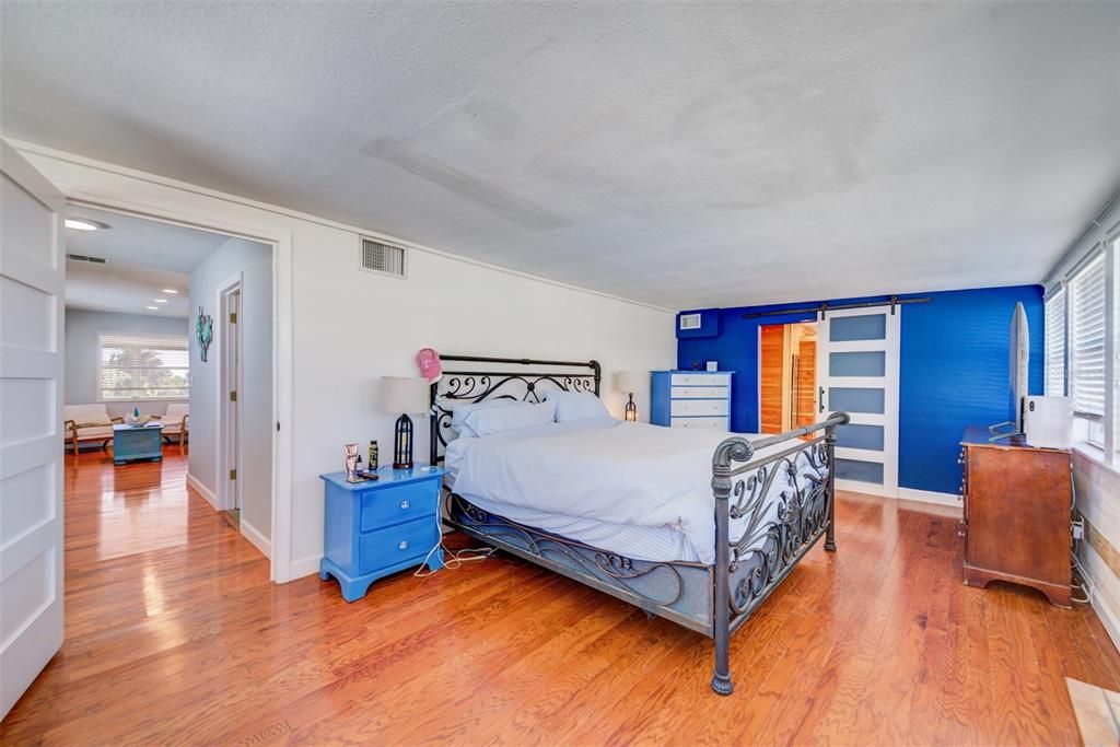 待售: $595,000 (2 贝兹, 2 浴室, 980 平方英尺)