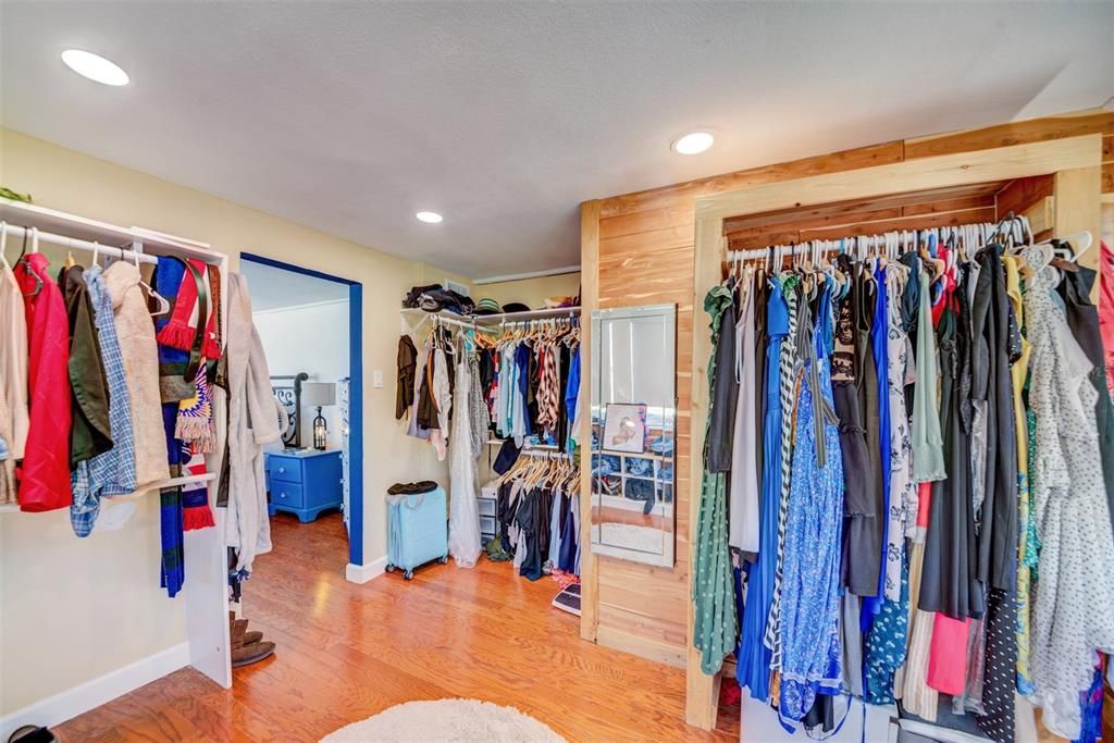 待售: $595,000 (2 贝兹, 2 浴室, 980 平方英尺)