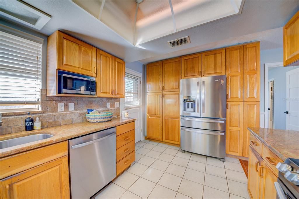 待售: $595,000 (2 贝兹, 2 浴室, 980 平方英尺)