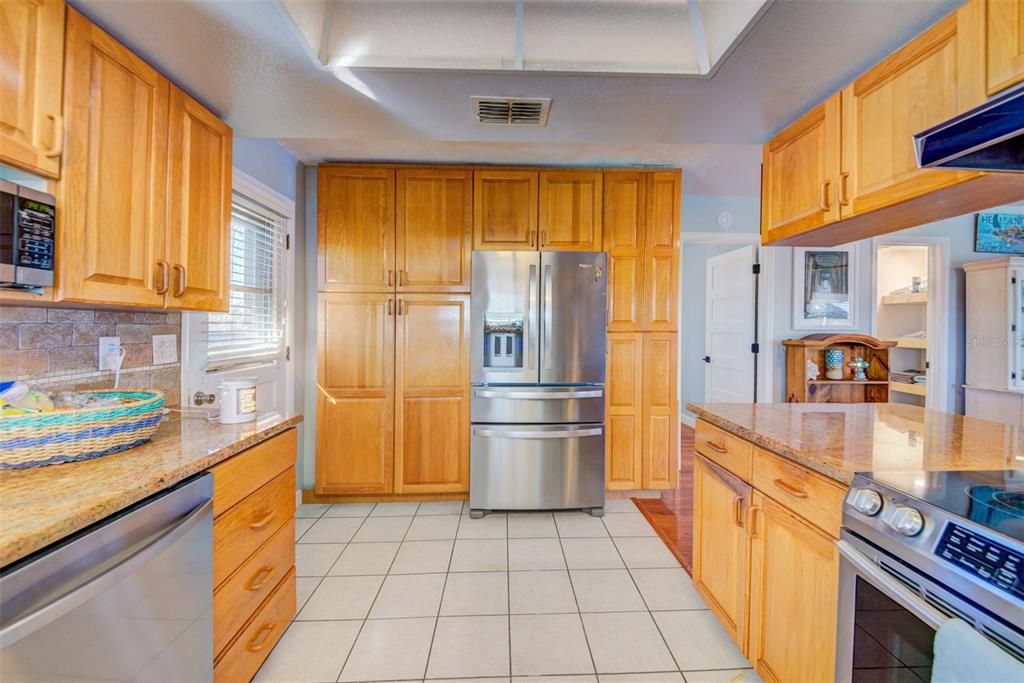 待售: $595,000 (2 贝兹, 2 浴室, 980 平方英尺)