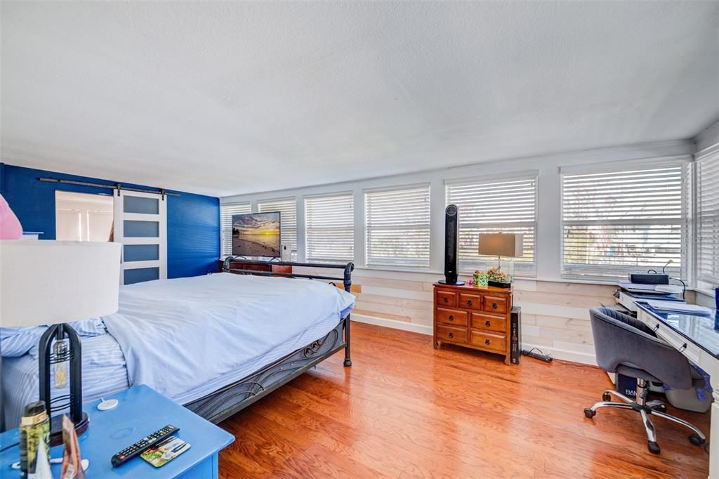 待售: $595,000 (2 贝兹, 2 浴室, 980 平方英尺)