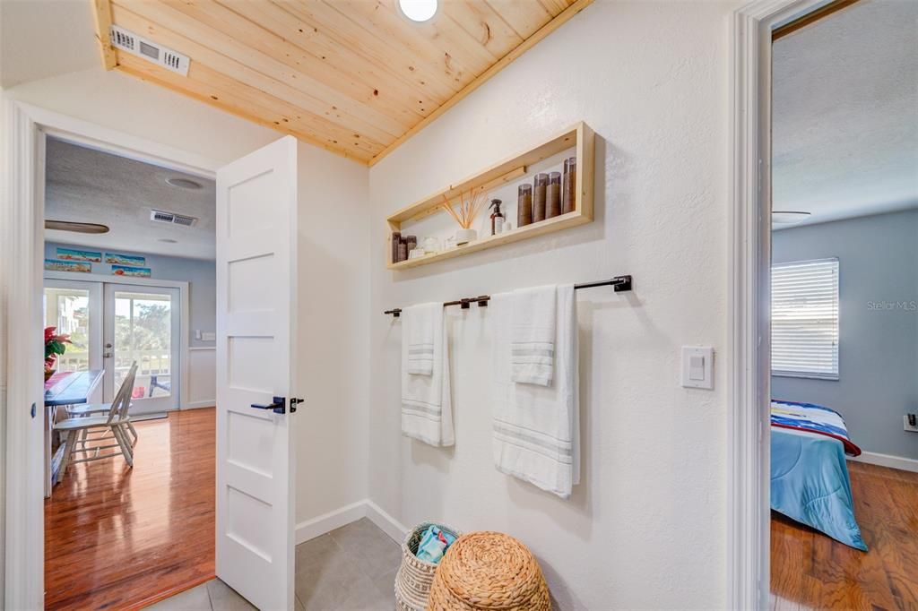 待售: $595,000 (2 贝兹, 2 浴室, 980 平方英尺)