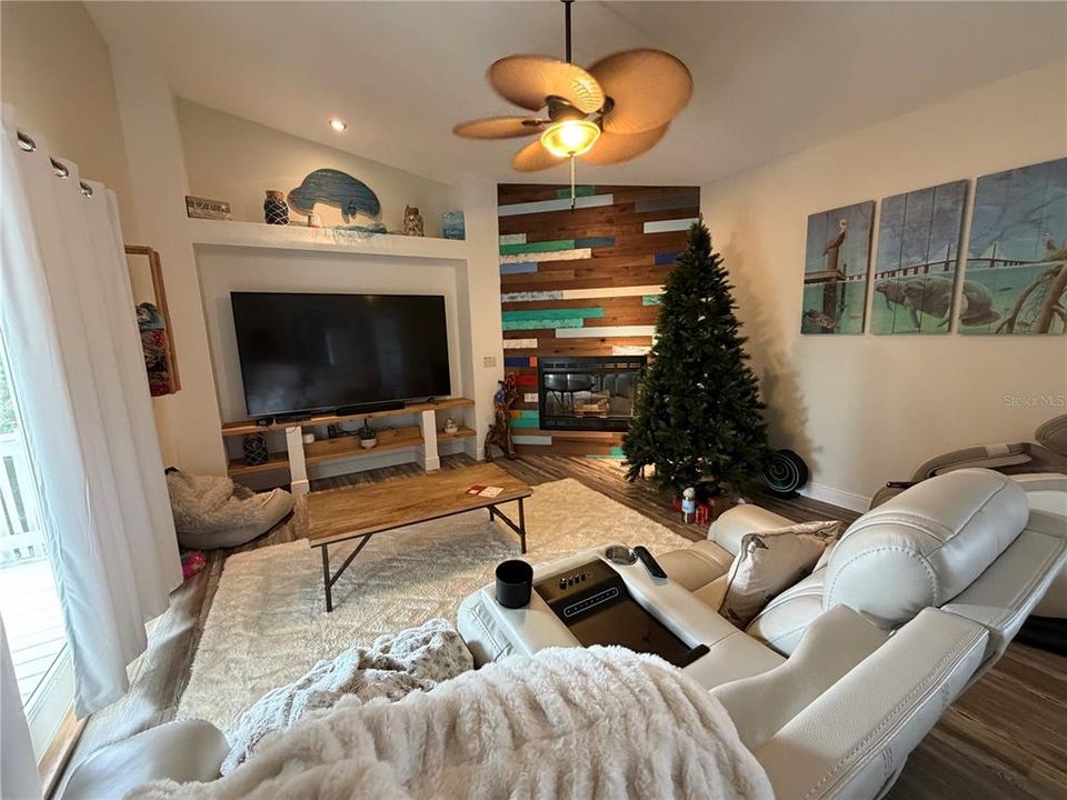 В аренду: $4,000 (3 спален, 2 ванн, 2183 Квадратных фут)