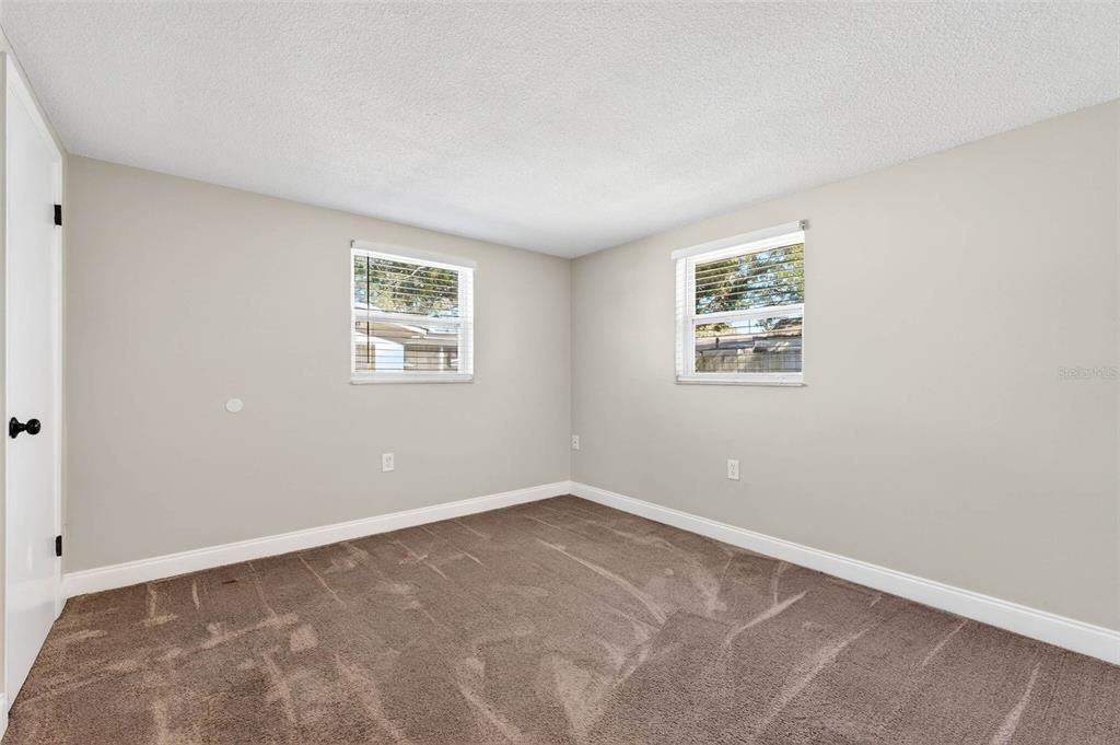 For Sale: $210,000 (3 beds, 1 baths, 984 Square Feet)