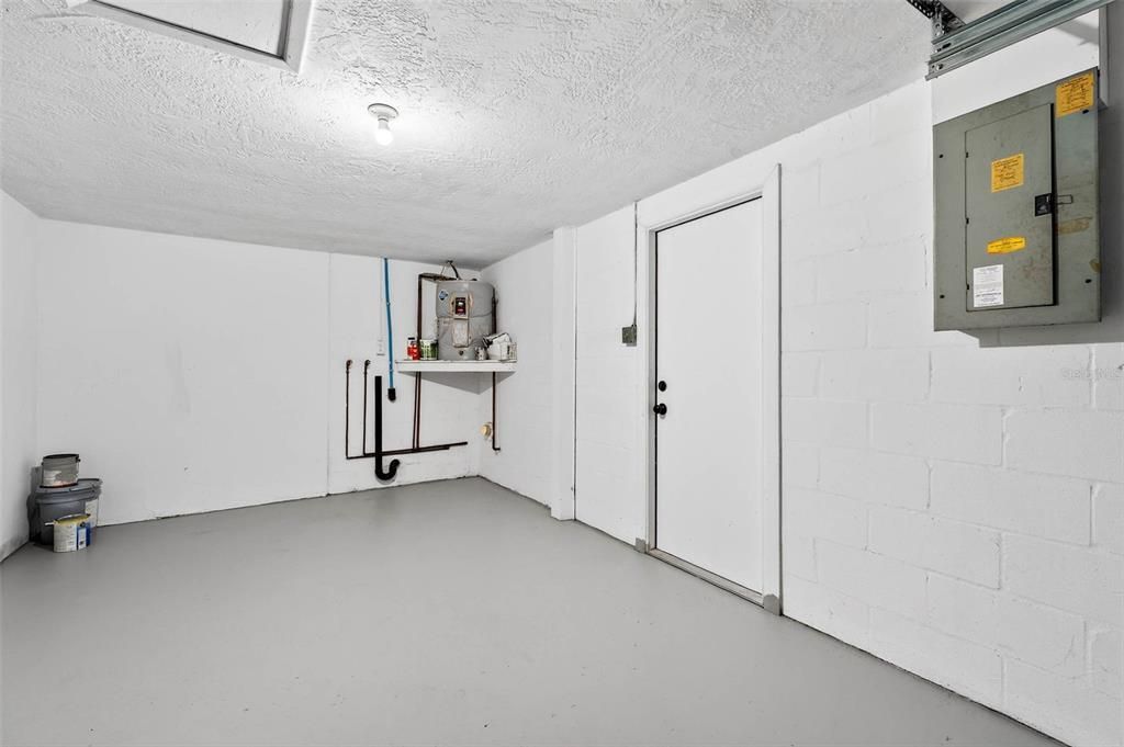 For Sale: $210,000 (3 beds, 1 baths, 984 Square Feet)