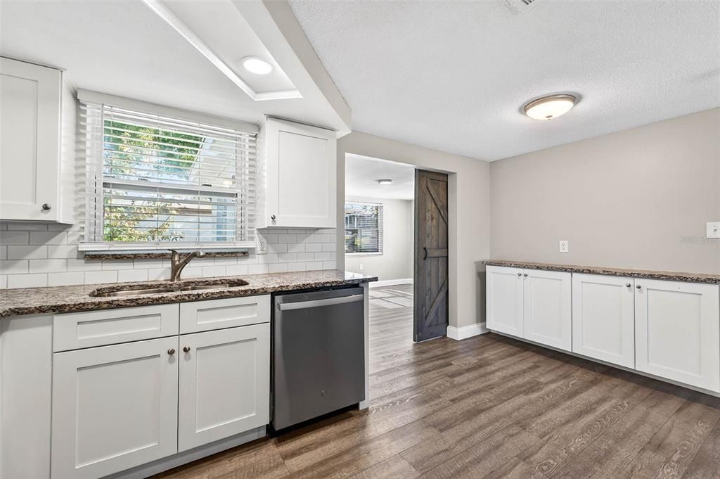 For Sale: $210,000 (3 beds, 1 baths, 984 Square Feet)