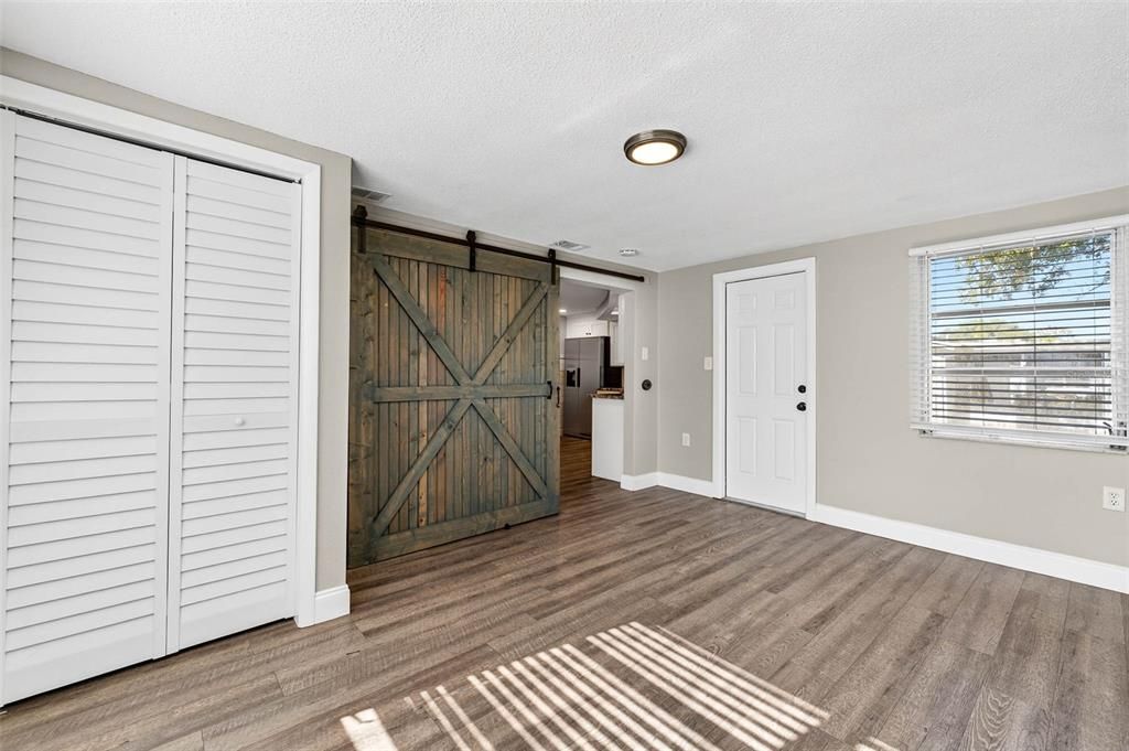 For Sale: $210,000 (3 beds, 1 baths, 984 Square Feet)