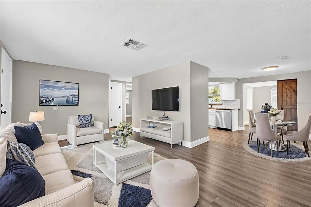 For Sale: $210,000 (3 beds, 1 baths, 984 Square Feet)