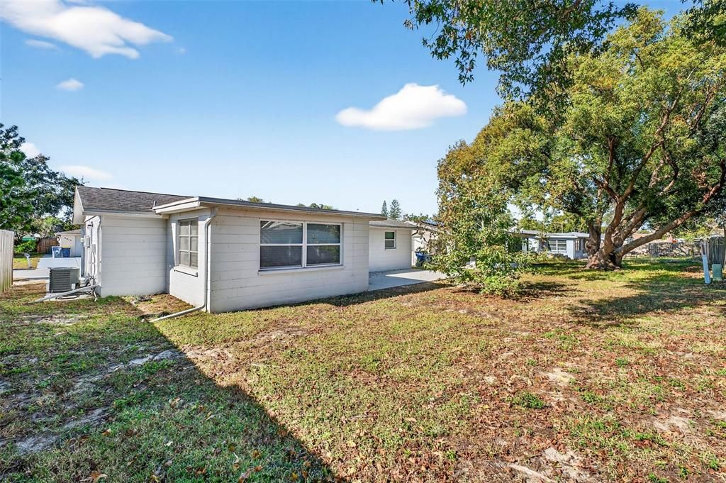 For Sale: $210,000 (3 beds, 1 baths, 984 Square Feet)