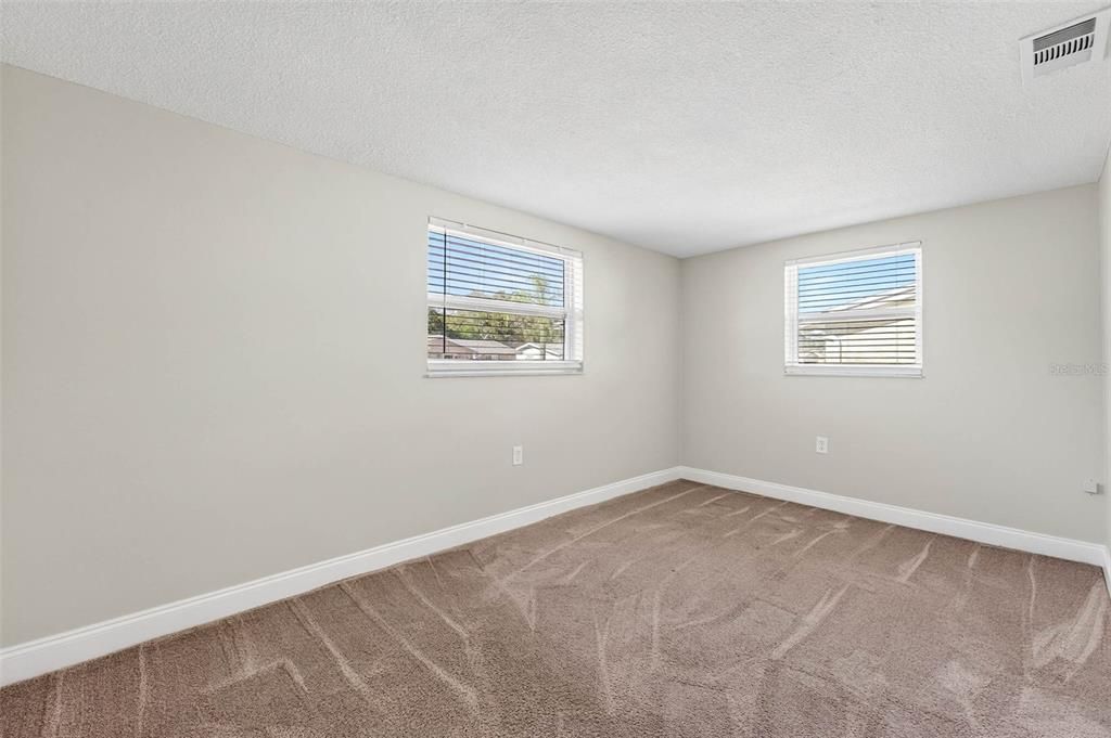 For Sale: $210,000 (3 beds, 1 baths, 984 Square Feet)