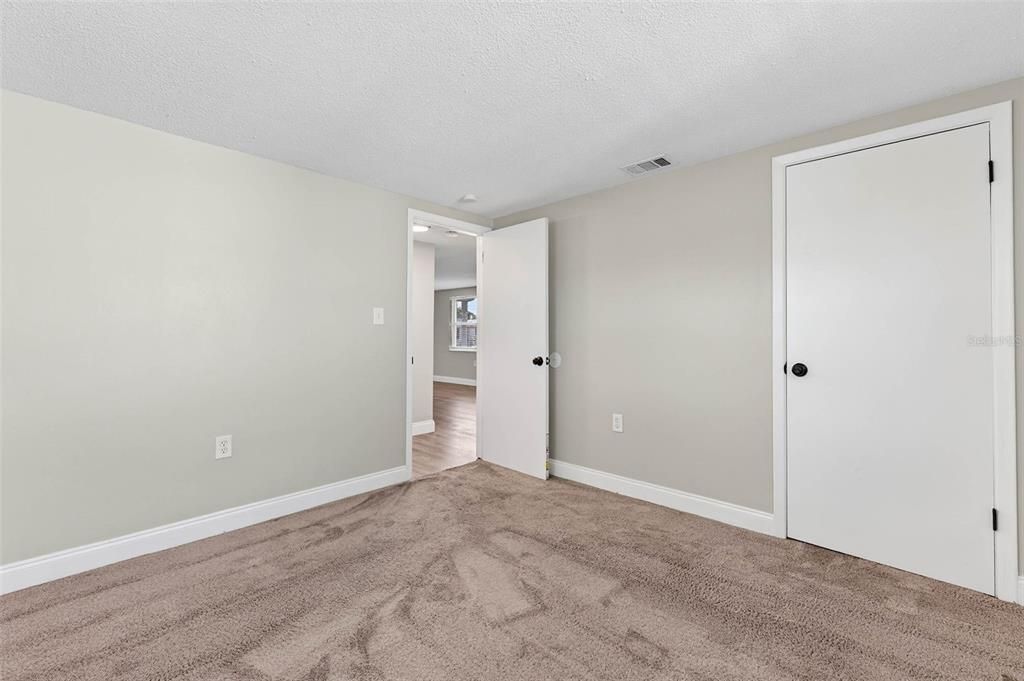 For Sale: $210,000 (3 beds, 1 baths, 984 Square Feet)