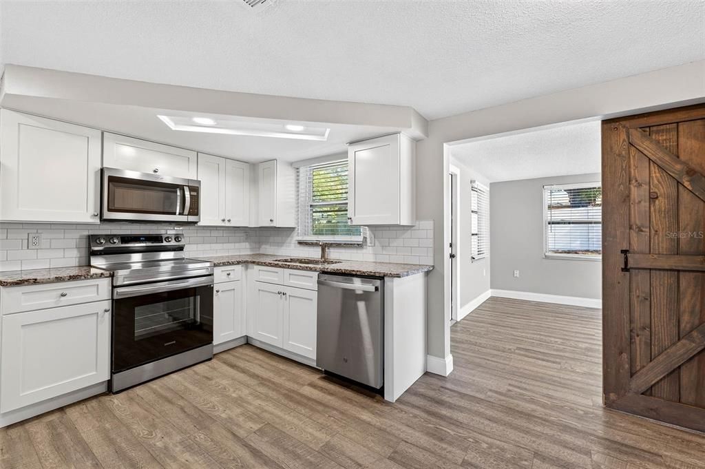 For Sale: $210,000 (3 beds, 1 baths, 984 Square Feet)