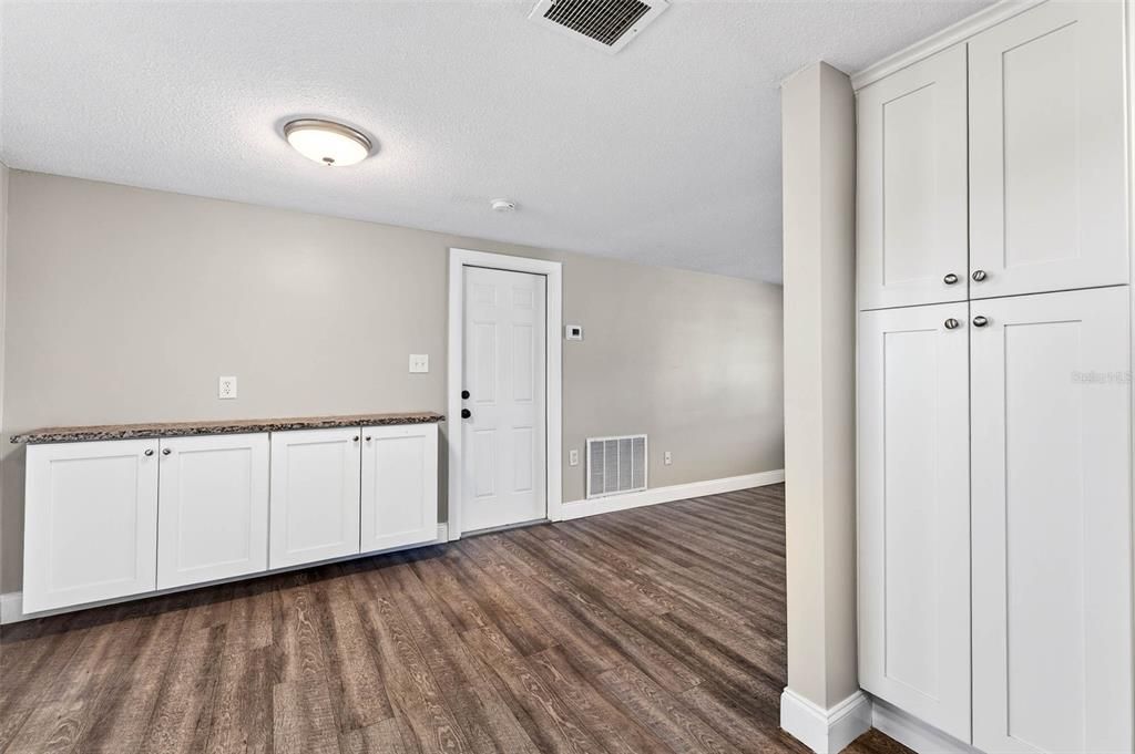 For Sale: $210,000 (3 beds, 1 baths, 984 Square Feet)