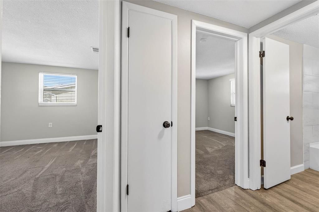 For Sale: $210,000 (3 beds, 1 baths, 984 Square Feet)