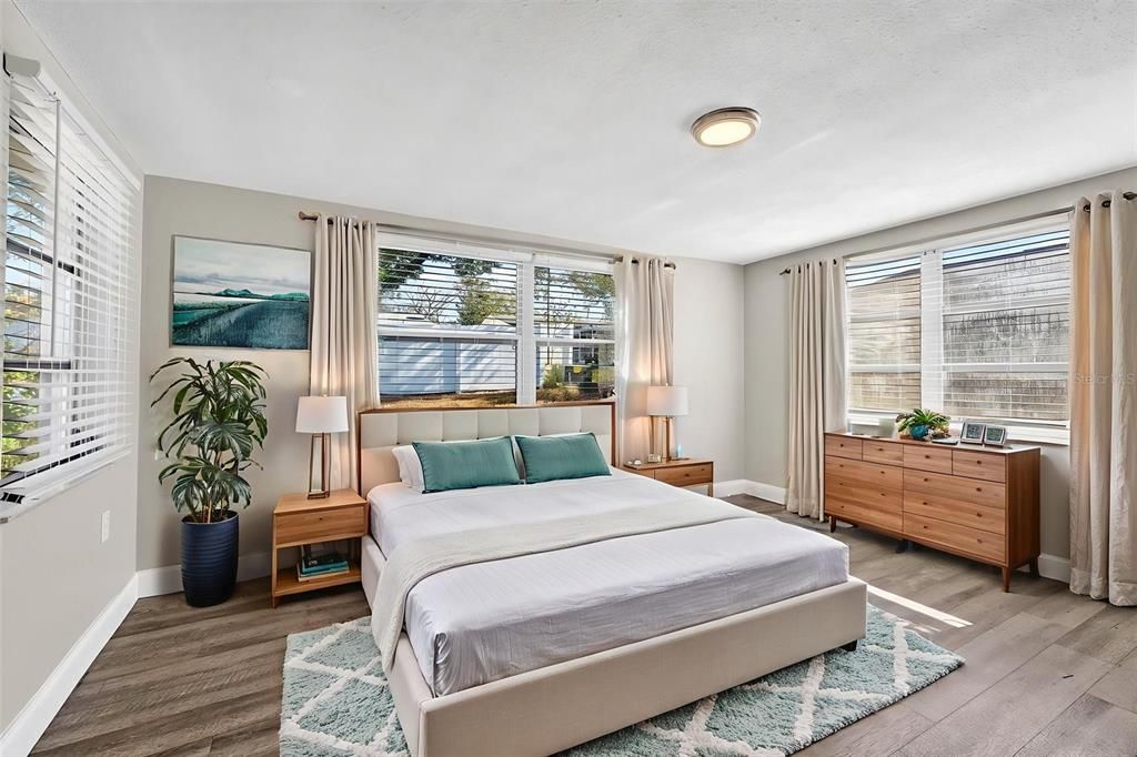 For Sale: $210,000 (3 beds, 1 baths, 984 Square Feet)