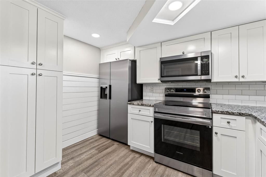 For Sale: $210,000 (3 beds, 1 baths, 984 Square Feet)