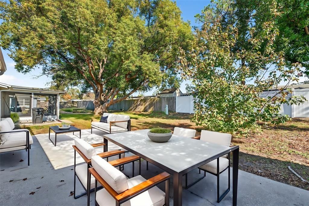 For Sale: $210,000 (3 beds, 1 baths, 984 Square Feet)