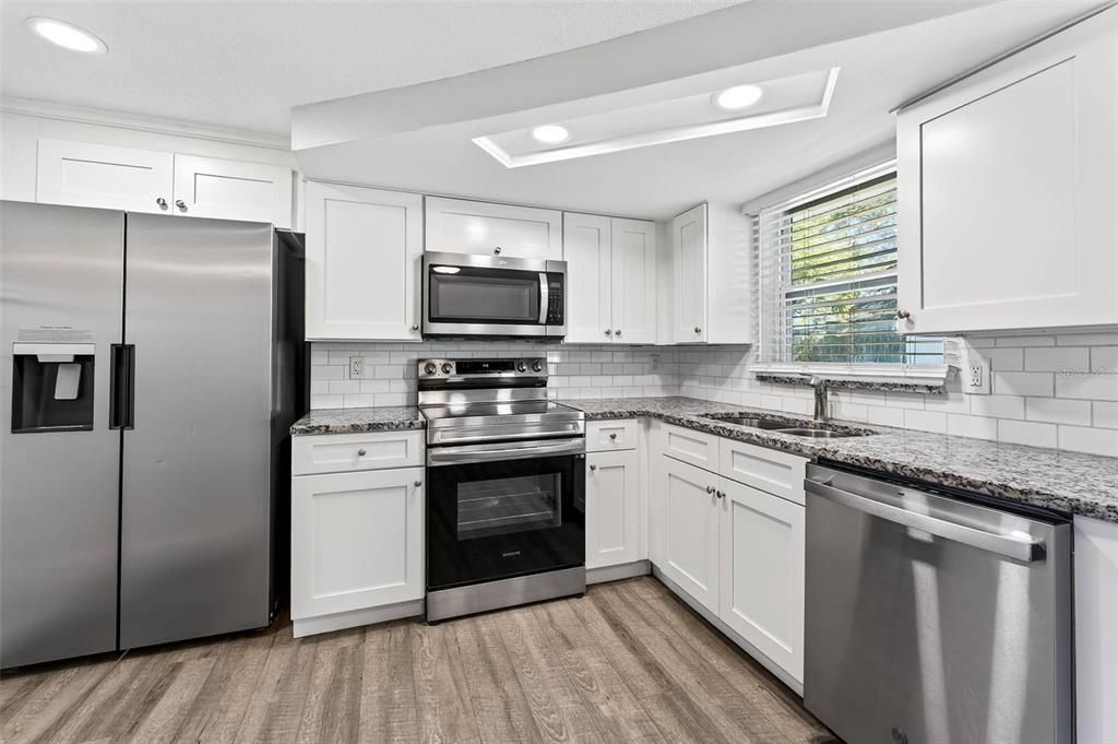 For Sale: $210,000 (3 beds, 1 baths, 984 Square Feet)