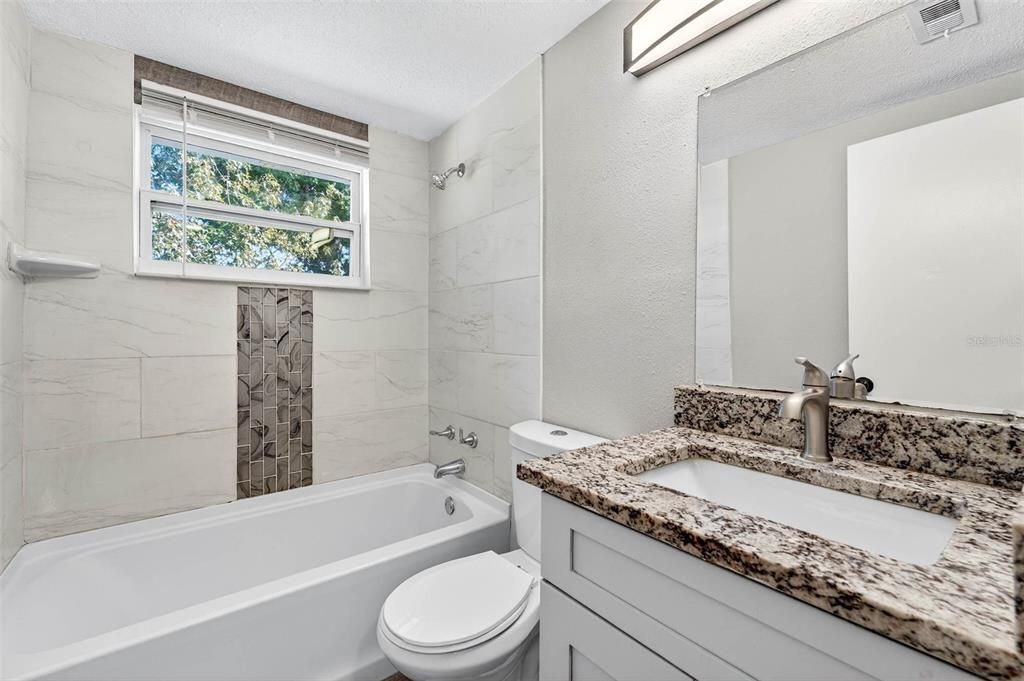 For Sale: $210,000 (3 beds, 1 baths, 984 Square Feet)