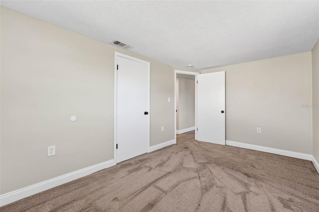 For Sale: $210,000 (3 beds, 1 baths, 984 Square Feet)