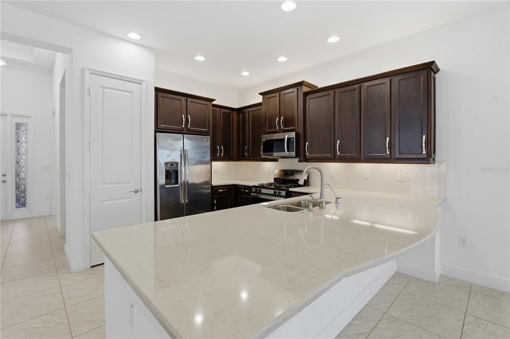 For Sale: $549,900 (3 beds, 2 baths, 2072 Square Feet)