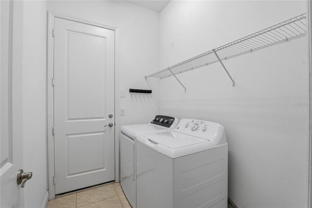 For Sale: $549,900 (3 beds, 2 baths, 2072 Square Feet)