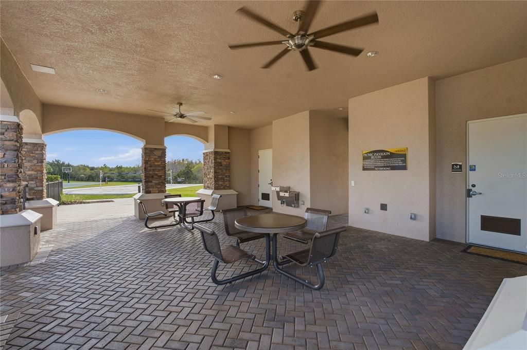 For Sale: $549,900 (3 beds, 2 baths, 2072 Square Feet)