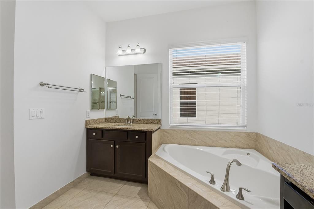 For Sale: $549,900 (3 beds, 2 baths, 2072 Square Feet)