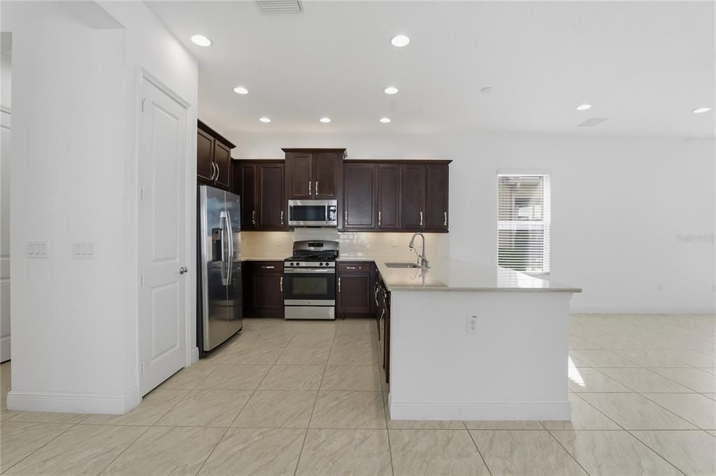 For Sale: $549,900 (3 beds, 2 baths, 2072 Square Feet)