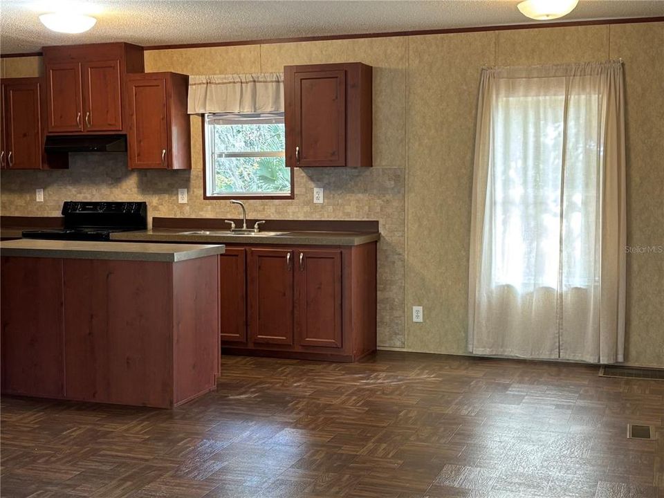 En Venta: $235,000 (3 camas, 2 baños, 1568 Pies cuadrados)