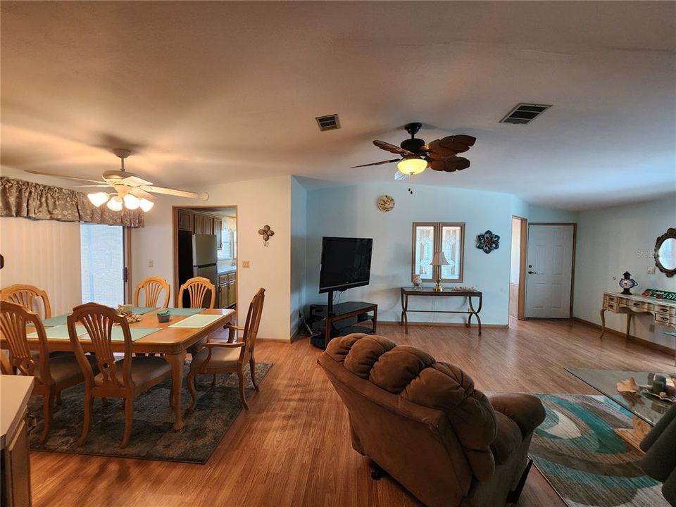 For Sale: $125,000 (2 beds, 2 baths, 1596 Square Feet)