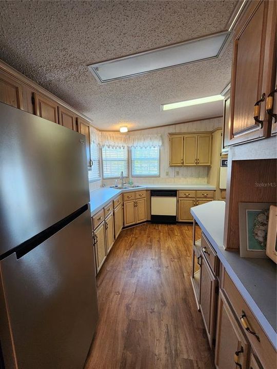 For Sale: $125,000 (2 beds, 2 baths, 1596 Square Feet)