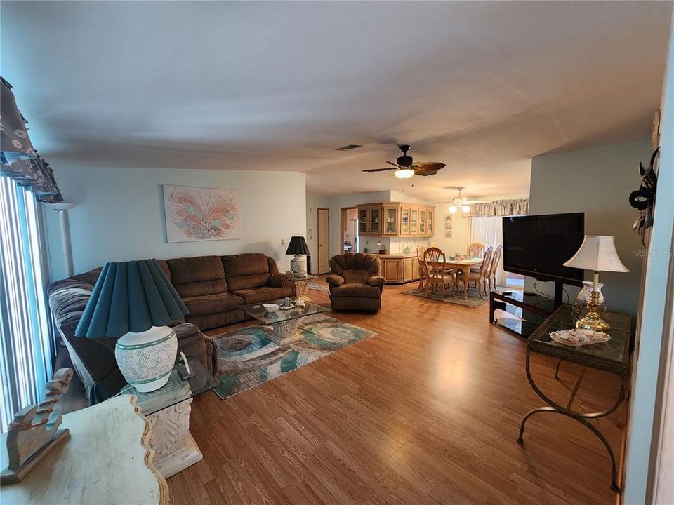 For Sale: $125,000 (2 beds, 2 baths, 1596 Square Feet)
