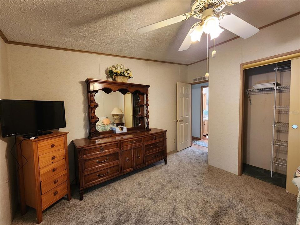 For Sale: $125,000 (2 beds, 2 baths, 1596 Square Feet)