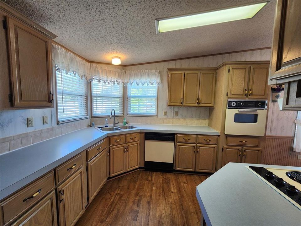 For Sale: $125,000 (2 beds, 2 baths, 1596 Square Feet)