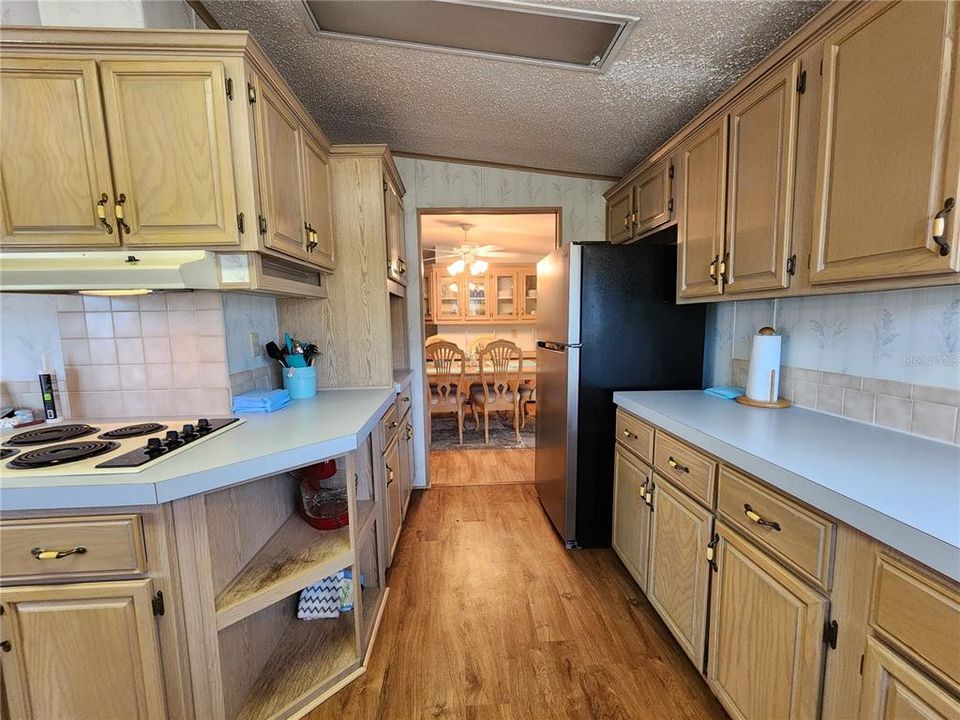 For Sale: $125,000 (2 beds, 2 baths, 1596 Square Feet)