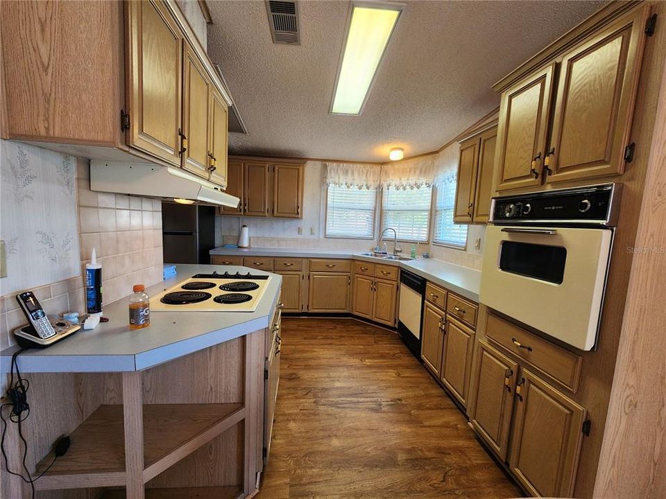 For Sale: $125,000 (2 beds, 2 baths, 1596 Square Feet)