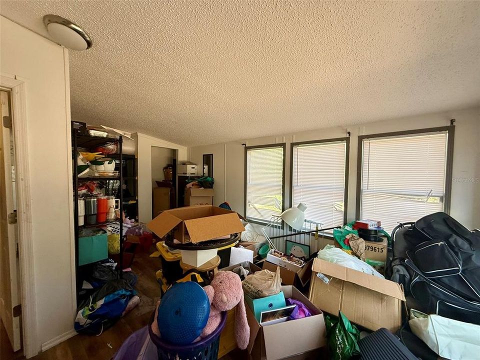 En Venta: $215,000 (4 camas, 2 baños, 1512 Pies cuadrados)