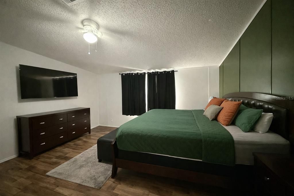 En Venta: $215,000 (4 camas, 2 baños, 1512 Pies cuadrados)