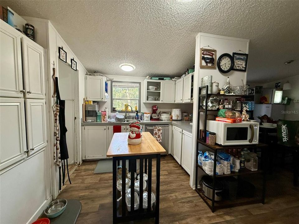 En Venta: $215,000 (4 camas, 2 baños, 1512 Pies cuadrados)