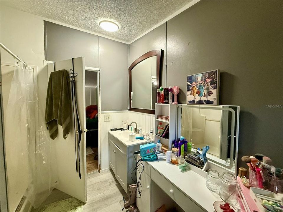 En Venta: $215,000 (4 camas, 2 baños, 1512 Pies cuadrados)