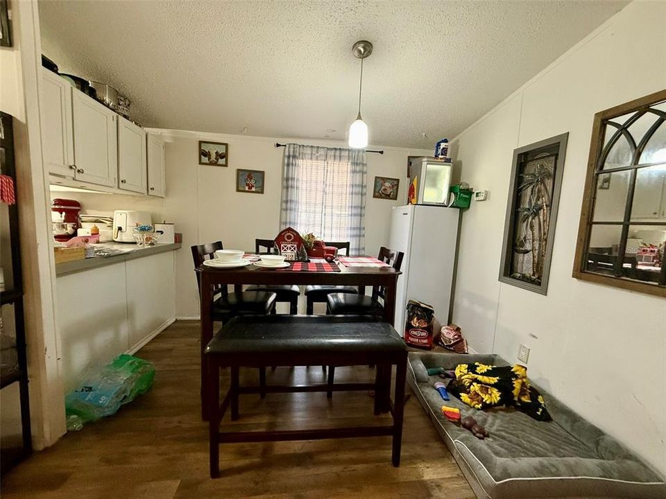 En Venta: $215,000 (4 camas, 2 baños, 1512 Pies cuadrados)