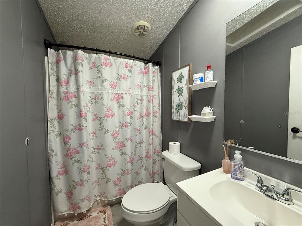 En Venta: $215,000 (4 camas, 2 baños, 1512 Pies cuadrados)