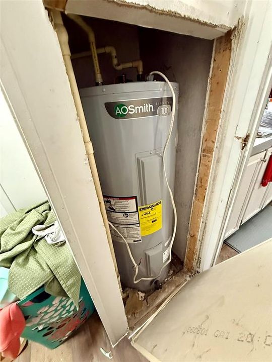 En Venta: $215,000 (4 camas, 2 baños, 1512 Pies cuadrados)