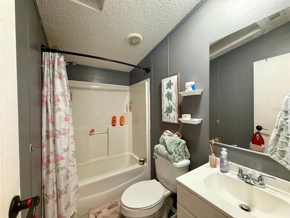 En Venta: $215,000 (4 camas, 2 baños, 1512 Pies cuadrados)